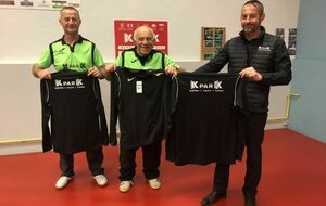 Remise de vestes de survêtement par K par K.