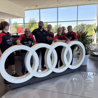Remise des nouveaux maillots par VW AUDI Groupe Fabre d'Albi